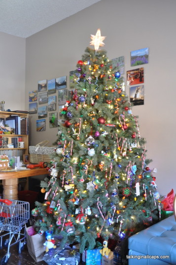 A 9 Month Pregnant Mom's Christmas Home Tour -  Christmas Tree - talkinginallcaps.com