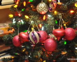 A 9 Months Pregnant Mom’s Christmas Home Tour A 9 Month Pregnant Mom's Christmas Home Tour - 2nd Tree - talkinginallcaps.com