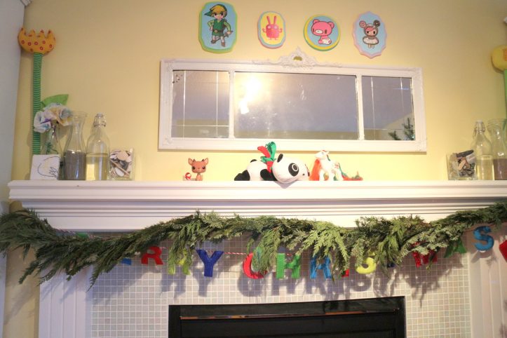 messy xmas mantel - talkinginallcaps.com